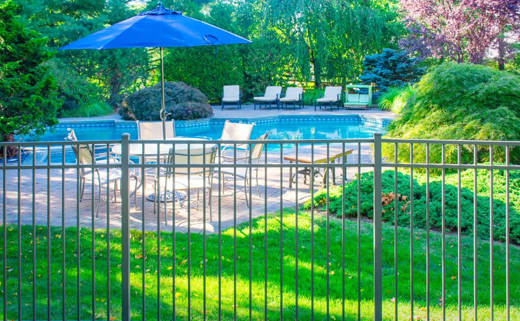 NY’s Pool Enclosure Requirements for Fencing