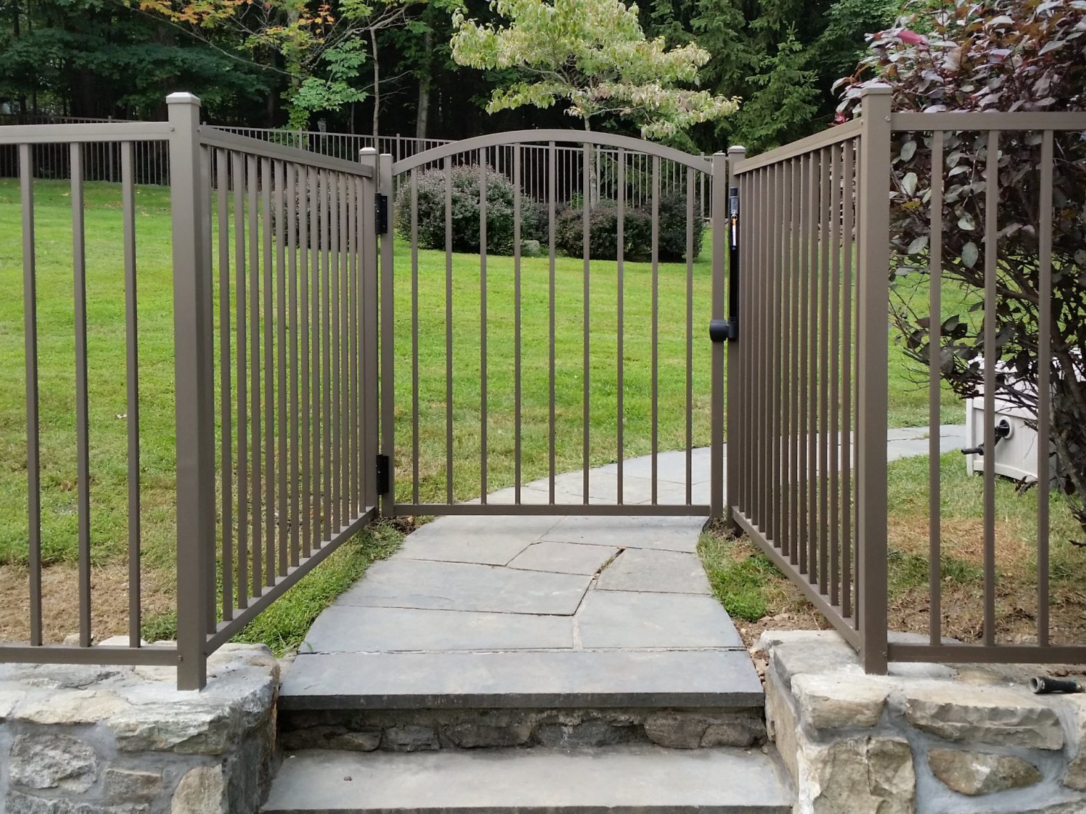How to Know Which Type of Fence is Right for Your Mahopac, New York Property