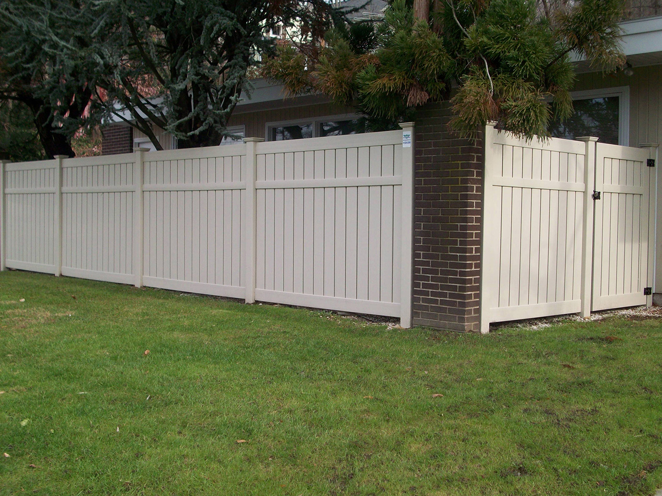 Photo of a vinyl privacy fence in Mahopac, NY