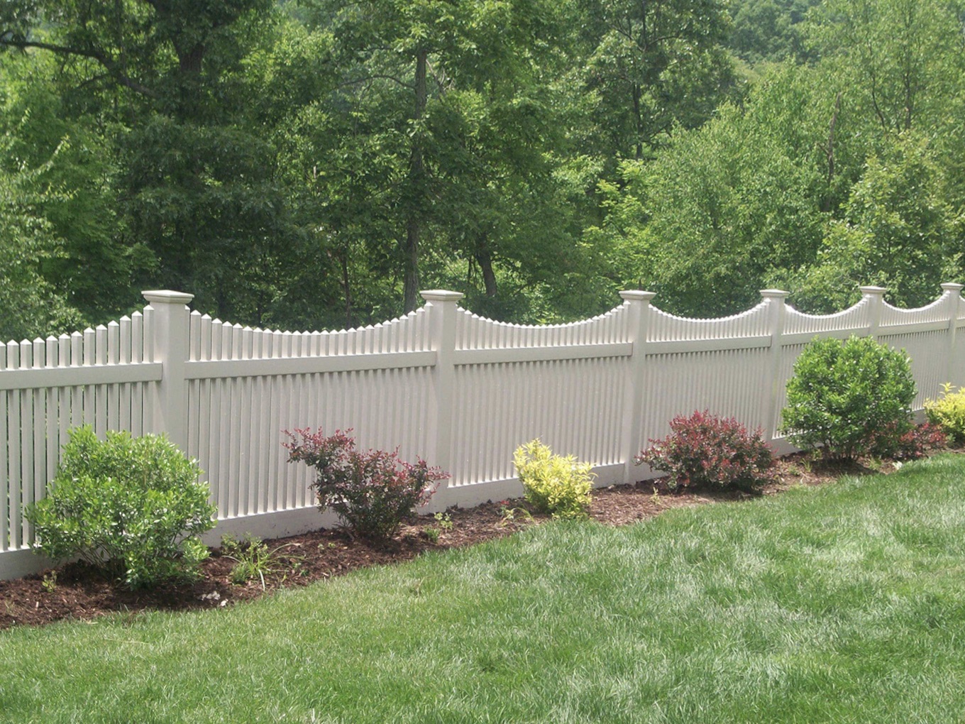 Photo of a vinyl Mahopac NY residential fence