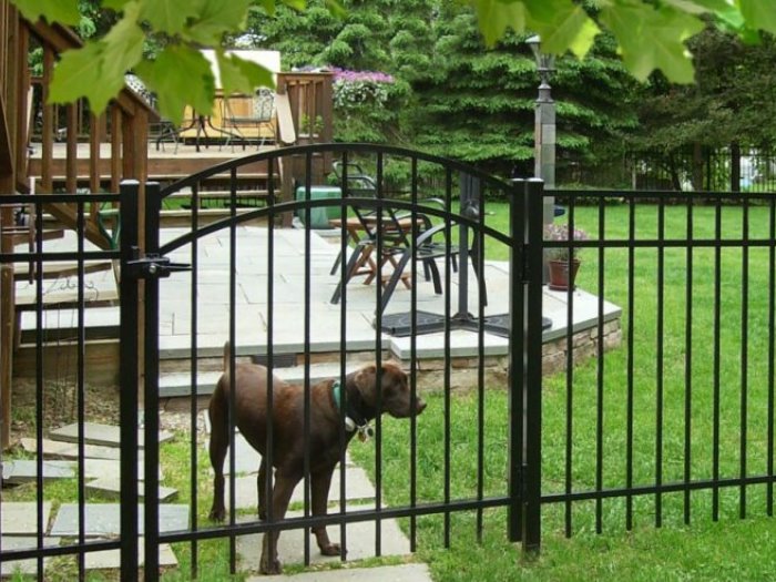 Aluminum fence - Smooth Top 3-Rail 48 inch or 60 inch tall style