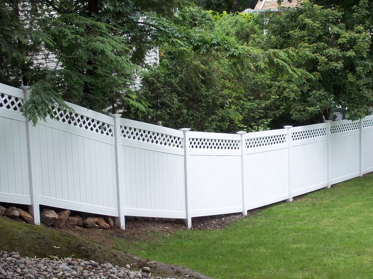 Vinyl fence - Tongue & Groove Vinyl Fence with Lattice Top style