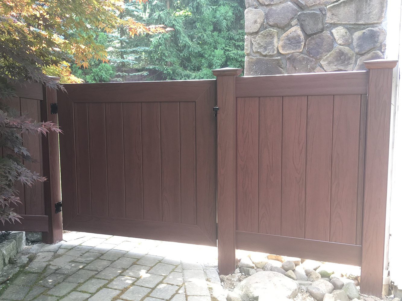 Mahopac New York vinyl privacy fencing